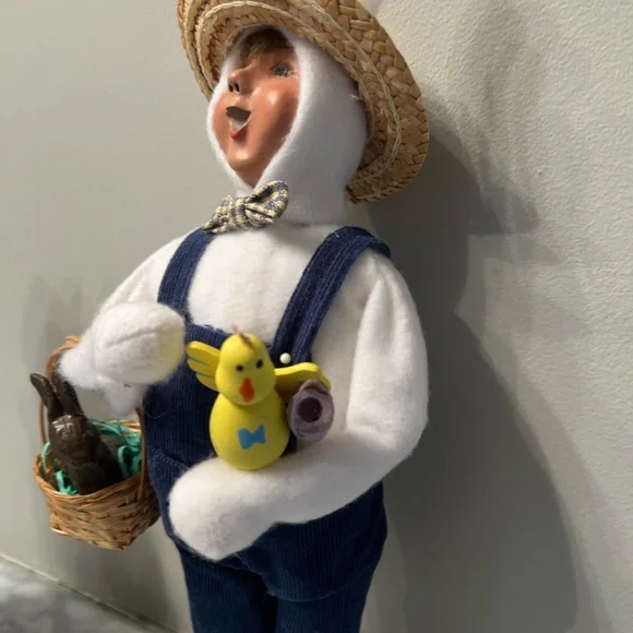 Byers Choice Carolers Easter boy 2008 & girl 2009.  Great condition. - Picture 8 of 10